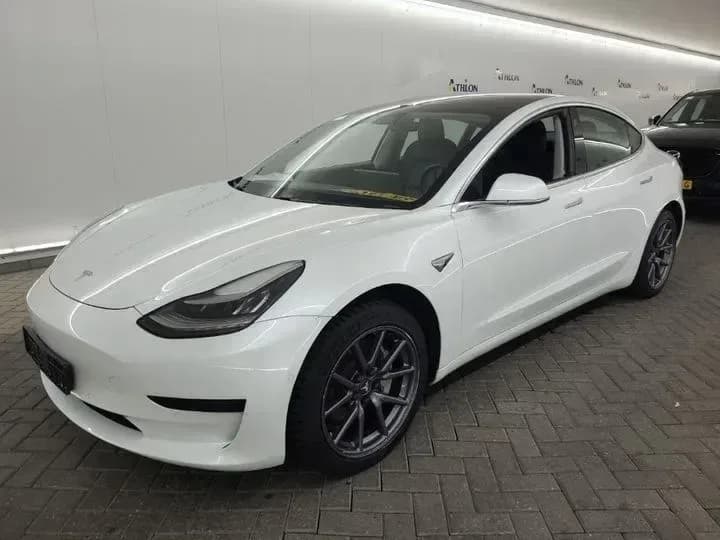 Tesla Model 3 Standard Plus RWD Tesla Model 3 Standard 2020